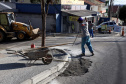 Pinhais tem rua revitalizada e constrói novas calçadas com apoio do Estado. Foto: Ari Dias/AEN