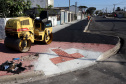 Pinhais tem rua revitalizada e constrói novas calçadas com apoio do Estado. Foto: Ari Dias/AEN