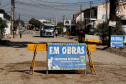 Pinhais tem rua revitalizada e constrói novas calçadas com apoio do Estado. Foto: Ari Dias/AEN