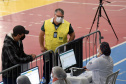 O Paraná iniciou nesta terça-feira (1º) a vacinação contra a Covid-19 em trabalhadores do transporte aéreo, em todo o Estado. O secretário de Estado da Saúde, Beto Preto, esteve presente no ginásio Ney Braga, em São José dos Pinhais, para acompanhar a imunização dos profissionais vinculados ao aeroporto internacional Afonso Pena. - Curitiba, 01/06/2021 - Foto: Américo Antonio/SESA
