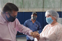 O Paraná iniciou nesta terça-feira (1º) a vacinação contra a Covid-19 em trabalhadores do transporte aéreo, em todo o Estado. O secretário de Estado da Saúde, Beto Preto, esteve presente no ginásio Ney Braga, em São José dos Pinhais, para acompanhar a imunização dos profissionais vinculados ao aeroporto internacional Afonso Pena. - Curitiba, 01/06/2021 - Foto: Américo Antonio/SESA
