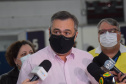 O Paraná iniciou nesta terça-feira (1º) a vacinação contra a Covid-19 em trabalhadores do transporte aéreo, em todo o Estado. O secretário de Estado da Saúde, Beto Preto, esteve presente no ginásio Ney Braga, em São José dos Pinhais, para acompanhar a imunização dos profissionais vinculados ao aeroporto internacional Afonso Pena.  -  Curitiba, 01/06/2021  -  Foto: Américo Antonio/SESA