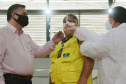 O Paraná iniciou nesta terça-feira (1º) a vacinação contra a Covid-19 em trabalhadores do transporte aéreo, em todo o Estado. O secretário de Estado da Saúde, Beto Preto, esteve presente no ginásio Ney Braga, em São José dos Pinhais, para acompanhar a imunização dos profissionais vinculados ao aeroporto internacional Afonso Pena. - Curitiba, 01/06/2021 - Foto: Américo Antonio/SESA