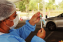 A Secretaria de Estado da Saúde (Sesa) reforça a importância da vacinação contra a Influenza, mesmo durante a pandemia. A 23ª Campanha Nacional de Imunização contra a doença começou no dia 12 de abril e até esta quarta-feira (2) apenas 31,9% da população alvo do Paraná foi vacinada. A estimativa do Ministério da Saúde é de que mais de 4,4 milhões de paranaenses devem tomar a vacina.  -  Curitiba, 02/06/2021  -  Foto: Américo Antonio/SESA