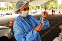 A Secretaria de Estado da Saúde (Sesa) reforça a importância da vacinação contra a Influenza, mesmo durante a pandemia. A 23ª Campanha Nacional de Imunização contra a doença começou no dia 12 de abril e até esta quarta-feira (2) apenas 31,9% da população alvo do Paraná foi vacinada. A estimativa do Ministério da Saúde é de que mais de 4,4 milhões de paranaenses devem tomar a vacina.  -  Curitiba, 02/06/2021  -  Foto: Américo Antonio/SESA