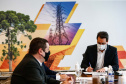 A Copel vai investir R$ 34,6 milhões em quatro projetos de Pesquisa e Desenvolvimento (P&D) na área de armazenamento de energia elétrica no Paraná. 
A ordem de serviço para o início das intervenções foi assinada nesta quarta-feira (02), no Palácio Iguaçu, pelo governador Carlos Massa Ratinho Junior, pelo diretor-presidente da Copel, Daniel Pimentel Slaviero e pelo diretor da Aneel, Sandoval de Araújo Feitosa Neto. Foto: Jonathan Campos/AEN