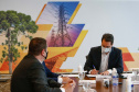 A Copel vai investir R$ 34,6 milhões em quatro projetos de Pesquisa e Desenvolvimento (P&D) na área de armazenamento de energia elétrica no Paraná. 
A ordem de serviço para o início das intervenções foi assinada nesta quarta-feira (02), no Palácio Iguaçu, pelo governador Carlos Massa Ratinho Junior, pelo diretor-presidente da Copel, Daniel Pimentel Slaviero e pelo diretor da Aneel, Sandoval de Araújo Feitosa Neto. Foto: Jonathan Campos/AEN