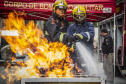 Apresentação do Corpo de Bombeiros na rua XV de Novembro Foto Cabo Daniel Meneghetti 