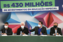 O Governo do Estado vai ampliar em 10% o investimento na educação especial do Paraná. O novo acordo, assinado nesta terça-feira (6) pelo governador Carlos Massa Ratinho Junior, em cerimônia no Palácio Iguaçu, prevê investimentos de R$ 432,3 milhões no ciclo que começa no próximo dia 1º de agosto e vai até o fim de janeiro de 2023. Foto: Jonathan Campos/AEN