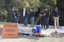 O secretário do Desenvolvimento Urbano e de Obras Públicas (SEDU), João Carlos Ortega, mais a diretora de Operações do Paranacidade, Camila Mileke Scucato, e o analista de desenvolvimento Municipal do Paranacidade, Luiz Antonio Xavier da Silveira, fizeram vistoria da obra de pavimentação com concreto, em execução no Município de Fazenda Rio Grande, na Região Metropolitana de Curitiba.  -  Curitiba,  - Fazenda Rio Grande, 08/07/2021  -  Foto: Gustavo Pontes