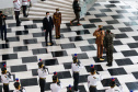 O governador Carlos Massa Ratinho Junior recebeu nesta sexta-feira (9), no Palácio Iguaçu, o comandante-geral do Exército Brasileiro, general Paulo Sérgio Nogueira de Oliveira, e uma comitiva com o alto comando da instituição militar. - Curitiba, 09/07/2021 - Foto: Jonathan Campos/AEN