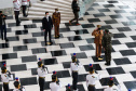 O governador Carlos Massa Ratinho Junior recebeu nesta sexta-feira (9), no Palácio Iguaçu, o comandante-geral do Exército Brasileiro, general Paulo Sérgio Nogueira de Oliveira, e uma comitiva com o alto comando da instituição militar. -  Curitiba, 09/07/2021  -  Foto: Jonathan Campos/AEN