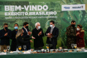 O governador Carlos Massa Ratinho Junior recebeu nesta sexta-feira (9), no Palácio Iguaçu, o comandante-geral do Exército Brasileiro, general Paulo Sérgio Nogueira de Oliveira, e uma comitiva com o alto comando da instituição militar. - Curitiba, 09/07/2021 - Foto: Jonathan Campos/AEN