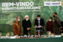 O governador Carlos Massa Ratinho Junior recebeu nesta sexta-feira (9), no Palácio Iguaçu, o comandante-geral do Exército Brasileiro, general Paulo Sérgio Nogueira de Oliveira, e uma comitiva com o alto comando da instituição militar. - Curitiba, 09/07/2021 - Foto: Jonathan Campos/AEN
