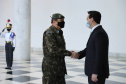 O governador Carlos Massa Ratinho Junior recebeu nesta sexta-feira (9), no Palácio Iguaçu, o comandante-geral do Exército Brasileiro, general Paulo Sérgio Nogueira de Oliveira, e uma comitiva com o alto comando da instituição militar. - Curitiba, 09/07/2021 - Foto: José Fernando Ogura/AEN