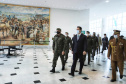 O governador Carlos Massa Ratinho Junior recebeu nesta sexta-feira (9), no Palácio Iguaçu, o comandante-geral do Exército Brasileiro, general Paulo Sérgio Nogueira de Oliveira, e uma comitiva com o alto comando da instituição militar. - Curitiba, 09/07/2021 - Foto: José Fernando Ogura/AEN