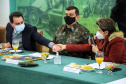 O governador Carlos Massa Ratinho Junior recebeu nesta sexta-feira (9), no Palácio Iguaçu, o comandante-geral do Exército Brasileiro, general Paulo Sérgio Nogueira de Oliveira, e uma comitiva com o alto comando da instituição militar. - Curitiba, 09/07/2021 - Foto: José Fernando Ogura/AEN