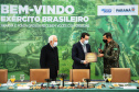 O governador Carlos Massa Ratinho Junior recebeu nesta sexta-feira (9), no Palácio Iguaçu, o comandante-geral do Exército Brasileiro, general Paulo Sérgio Nogueira de Oliveira, e uma comitiva com o alto comando da instituição militar. - Curitiba, 09/07/2021 - Foto: José Fernando Ogura/AEN