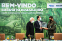 O governador Carlos Massa Ratinho Junior recebeu nesta sexta-feira (9), no Palácio Iguaçu, o comandante-geral do Exército Brasileiro, general Paulo Sérgio Nogueira de Oliveira, e uma comitiva com o alto comando da instituição militar. -  Curitiba, 09/07/2021  -  Foto: José Fernando Ogura/AEN