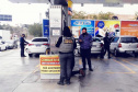 Uma força-tarefa envolvendo a Polícia Civil do Paraná (PCPR), a Agência Nacional do Petróleo, Gás Natural e Biocombustíveis (ANP), o Departamento Estadual de Proteção e Defesa do Consumidor (Procon), o Instituto de Pesos e Medidas (Ipem) e o Instituto de Criminalística da Polícia Científica, participou de uma ação nacional para fiscalizar 300 postos de combustíveis no Paraná.   -  Curitiba, 09/07/2021  -  Foto: Polícia Civil do Paraná