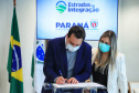 O Governo do Estado vai recuperar mais 55 quilômetros com nova pavimentação em estradas rurais de dez cidades do Paraná. Os convênios com as prefeituras foram assinados nesta segunda-feira (12), em cerimônia no Palácio Iguaçu, pelo governador Carlos Massa Ratinho Junior.   -  Curitiba, 12/07/2021  -  Foto: José Fernando Ogura/AEN 