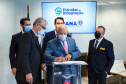 O Governo do Estado vai recuperar mais 55 quilômetros com nova pavimentação em estradas rurais de dez cidades do Paraná. Os convênios com as prefeituras foram assinados nesta segunda-feira (12), em cerimônia no Palácio Iguaçu, pelo governador Carlos Massa Ratinho Junior.   -  Curitiba, 12/07/2021  -  Foto: José Fernando Ogura/AEN 