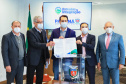 O Governo do Estado vai recuperar mais 55 quilômetros com nova pavimentação em estradas rurais de dez cidades do Paraná. Os convênios com as prefeituras foram assinados nesta segunda-feira (12), em cerimônia no Palácio Iguaçu, pelo governador Carlos Massa Ratinho Junior.   -  Curitiba, 12/07/2021  -  Foto: José Fernando Ogura/AEN 
