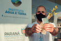 Famílias carentes de Guarapuava receberam, nesta quinta-feira (15), a doação de cobertores, calçados e peças de roupas arrecadados na ação solidária realizada pelo Escritório Regional do Instituto Água e Terra (IAT), que distribuiu 1.500 mudas de árvores frutíferas nativas em troca das doações.  -  curitiba, 15/07/2021  -  Foto: SEDEST/IAT