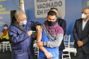 O secretário de Estado da Saúde, Beto Preto acompanha o  ministro da Saúde, Marcelo Queiroga, nesta terça-feira (20) na vacinação contra a Covid-19 dos paranaenses em Foz do Iguaçu, no Oeste. Foto: Gilson Abreu/AEN