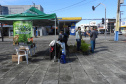 Com drive-thru solidário no Litoral do Estado, famílias carentes recebem nesta semana as doações de roupas, cobertores, sapatos e alimentos arrecadados em troca de uma muda frutífera do Instituto Água e Terra (IAT).  -  Curitiba, 27/07/2021  -  Foto: IAT