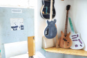 É curitibana a primeira luthier formada em instrumentos elétricos do Brasil. Rosanne Lemos é a fundadora da Mankato Guitarras (https://mankatoguitars.webflow.io/), uma marca autoral que cria guitarras com modelos únicos e confeccionadas à moda antiga. Foto: José Fernando Ogura/AEN