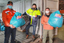 O Governo do Estado entregou nesta quarta-feira (28) duas mil peças arrecadadas por meio da Campanha Aquece Paraná para moradores das ilhas do Litoral. Outras 40 mil peças serão distribuídas pela Defesa Civil estadual ainda nesta semana para famílias das regiões Sul e Centro-Sul, duas das regiões mais frias. Foto: Alessandro Vieira/AEN