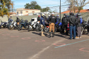 O Batalhão de Polícia de Trânsito (BPTran) e o Departamento de Trânsito do Paraná (Detran-PR) , juntamente com outros órgãos ligados ao trânsito urbano, promoveram uma manhã de instrução gratuita para quem usa a moto como ferramenta de trabalho.
Foto: Alessandro Vieira/AEN  