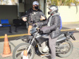 O Batalhão de Polícia de Trânsito (BPTran), juntamente com outros órgãos ligados ao trânsito urbano, promoveu uma manhã de instrução gratuita para motoboys e motofretistas no sábado (31/07). O projeto Trampo Seguro foi desenvolvido para que os usuários de motos conheçam melhor o veículo, as habilidades de condução para evitar acidentes e a legislação de trânsito. Foto: BPTRAN
