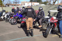 O Batalhão de Polícia de Trânsito (BPTran), juntamente com outros órgãos ligados ao trânsito urbano, promoveu uma manhã de instrução gratuita para motoboys e motofretistas no sábado (31/07). O projeto Trampo Seguro foi desenvolvido para que os usuários de motos conheçam melhor o veículo, as habilidades de condução para evitar acidentes e a legislação de trânsito. Foto: BPTRAN