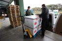 Novo lote de 57.600 da CoronaVac  chegam  no Centro de Medicamentos do Paraná (Cemepar), em Curitiba, na manha desta quarta-feira (4).  Foto: Geraldo Bubniak/AEN