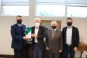 O governador Carlos Massa Ratinho Junior e o vice-governador Darci Piana foram homenageados nesta quarta-feira com troféus simbólicos como parte das comemorações dos 60 anos do Banco Regional de Desenvolvimento do Extremo Sul (BRDE), que ocorreu no dia 15 de junho. A solenidade foi no Palácio Iguaçu.  -  Curitiba, 12/08/2021  -  Foto: BRDE