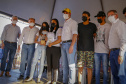 Trinta e duas famílias que viviam em condições precárias ou pagavam aluguel na cidade de Flórida, no Noroeste do Paraná, realizaram nesta quinta-feira (12) o sonho da casa própria. Elas receberam as chaves de suas novas moradias das mãos do governador Carlos Massa Ratinho Junior e não precisarão pagar nada por elas.  -  Flórida, 12/08/2021  -  Foto: Gilson abreu/AEN