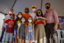Trinta e duas famílias que viviam em condições precárias ou pagavam aluguel na cidade de Flórida, no Noroeste do Paraná, realizaram nesta quinta-feira (12) o sonho da casa própria. Elas receberam as chaves de suas novas moradias das mãos do governador Carlos Massa Ratinho Junior e não precisarão pagar nada por elas.  -  Flórida, 12/08/2021  -  Foto: Gilson abreu/AEN
