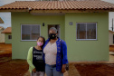 13.08.2021 Em Centenário do Sul, governador Carlos Massa Ratinho Junior entrega 30 casas populares gratuitamente a famílias em vulnerabilidade social
Ana Paula Vieira Dias de Souza é uma das beneficiadas pelo programa. Dona de casa, ela, o marido e seus dois filhos receberam a chave da casa própria.
Foto Gilson Abreu/AEN