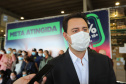 O governador Carlos Massa Ratinho Junior atende a imprensa nesta terça-feira (17) no Centro de Medicamentos do Paraná (Cemepar) sobre o avanço da campanha de vacinação contra a Covid-19 no Estado. O secretário estadual da Saúde, Beto Preto, acompanha a entrevista..17/08/2021 - Foto: Geraldo Bubniak/AEN