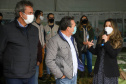 A primeira-dama Luciana Saito Massa, que preside o Conselho de Ação Solidária, e o secretário de Desenvolvimento Sustentável e do Turismo, Márcio Nunes, participam  da distribuição de mudas da campanha Floresce Paraná.F oto: Ari Dias/AEN