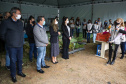 A primeira-dama Luciana Saito Massa, que preside o Conselho de Ação Solidária, e o secretário de Desenvolvimento Sustentável e do Turismo, Márcio Nunes, participam  da distribuição de mudas da campanha Floresce Paraná.F oto: Ari Dias/AEN