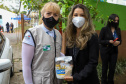 A primeira-dama Luciana Saito Massa, que preside o Conselho de Ação Solidária, e o secretário de Desenvolvimento Sustentável e do Turismo, Márcio Nunes, participam  da distribuição de mudas da campanha Floresce Paraná.F oto: Ari Dias/AEN