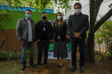A primeira-dama Luciana Saito Massa, que preside o Conselho de Ação Solidária, e o secretário de Desenvolvimento Sustentável e do Turismo, Márcio Nunes, participam  da distribuição de mudas da campanha Floresce Paraná.F oto: Ari Dias/AEN