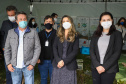 A primeira-dama Luciana Saito Massa, que preside o Conselho de Ação Solidária, e o secretário de Desenvolvimento Sustentável e do Turismo, Márcio Nunes, participam  da distribuição de mudas da campanha Floresce Paraná.F oto: Ari Dias/AEN