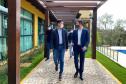 O Governo do Estado tem a disposição de fortalecer parcerias para garantir investimentos nos municípios. A estratégia do governo foi confirmada chefe da Casa Civil, Guto Silva, neste sábado (28), em Verê, durante o Primeiro Encontro Legislativo da Associação das Câmaras Municipais do Sudoeste do Paraná (Acamsop), entidade que reúne os legislativos municipais de 22 das 42 cidades da região. José Fernando Ogura/AEN