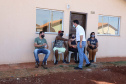 O governador Carlos Massa Ratinho Junior entregou nesta quinta-feira (02) as chaves de 56 novas moradias a famílias de Cambará, no Norte Pioneiro. O Residencial Santa Cecília recebeu R$ 5,3 milhões de investimento do Governo do Estado por meio do programa Casa Fácil Paraná, que oferece condições facilitadas de aquisição da casa própria à população. Foto: Ari Dias/AEN