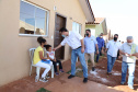 O governador Carlos Massa Ratinho Junior entregou nesta quinta-feira (02) as chaves de 56 novas moradias a famílias de Cambará, no Norte Pioneiro. O Residencial Santa Cecília recebeu R$ 5,3 milhões de investimento do Governo do Estado por meio do programa Casa Fácil Paraná, que oferece condições facilitadas de aquisição da casa própria à população. Foto: Ari Dias/AEN