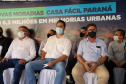 O governador Carlos Massa Ratinho Junior entregou nesta quinta-feira (02) as chaves de 56 novas moradias a famílias de Cambará, no Norte Pioneiro. O Residencial Santa Cecília recebeu R$ 5,3 milhões de investimento do Governo do Estado por meio do programa Casa Fácil Paraná, que oferece condições facilitadas de aquisição da casa própria à população. Foto: Ari Dias/AEN